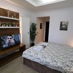 Charming City Center - Free Minibar Appartamento